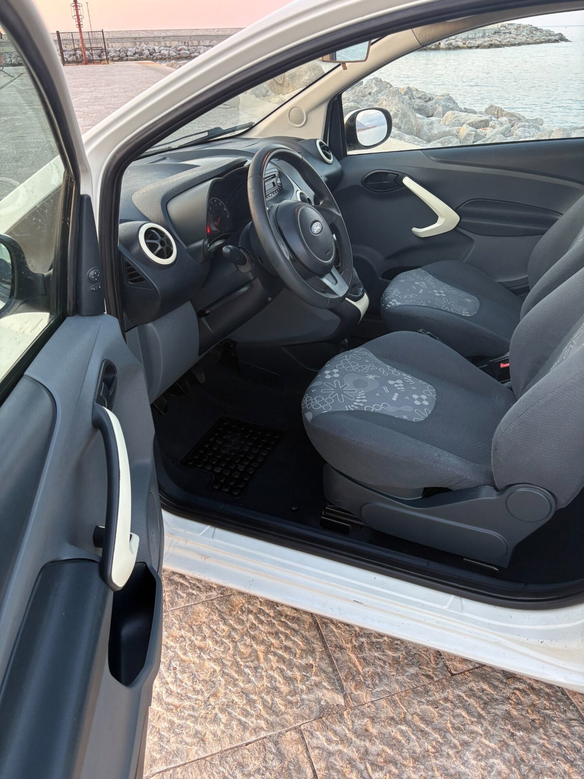 Ford Ka 1.2 8V 69CV Titanium (14)