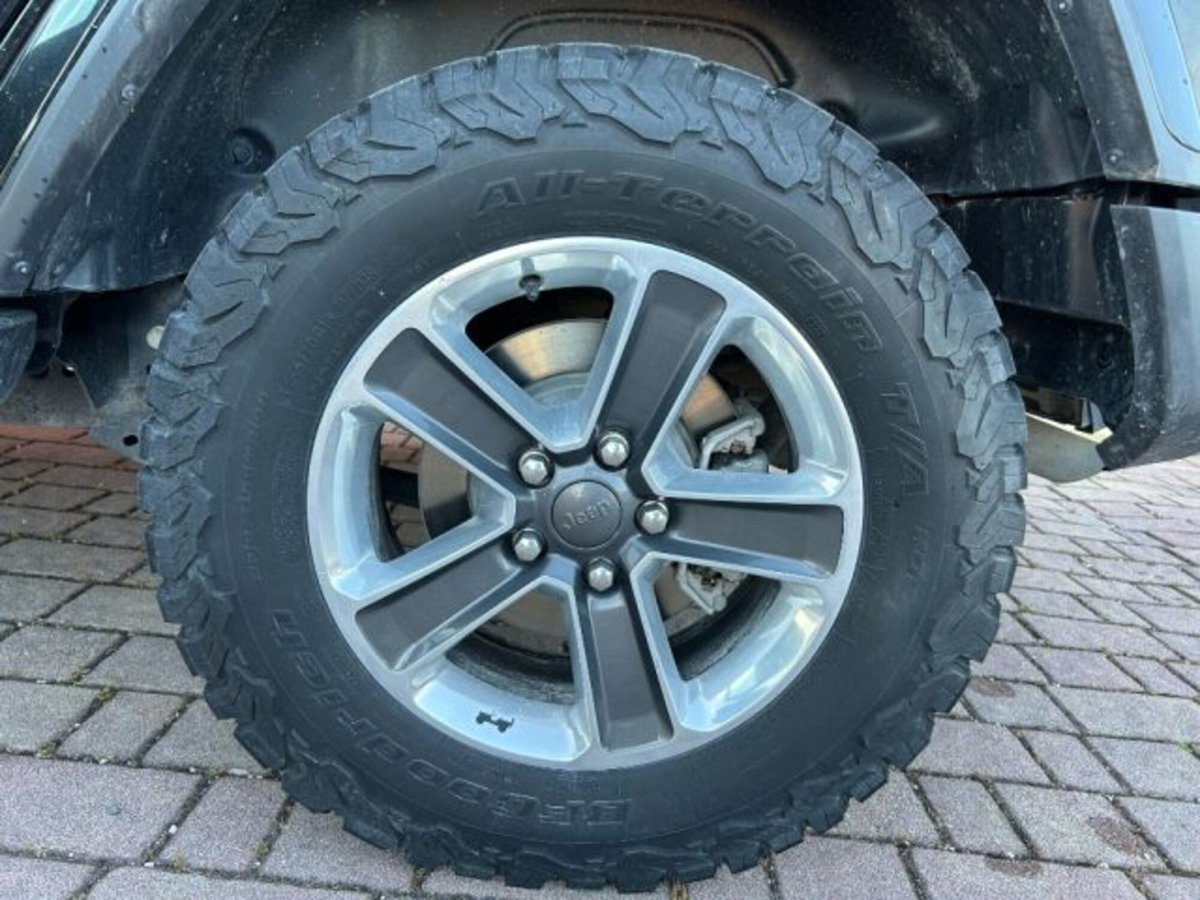 Jeep Wrangler Unlimited 2.2 Mjt II Sahara (10)