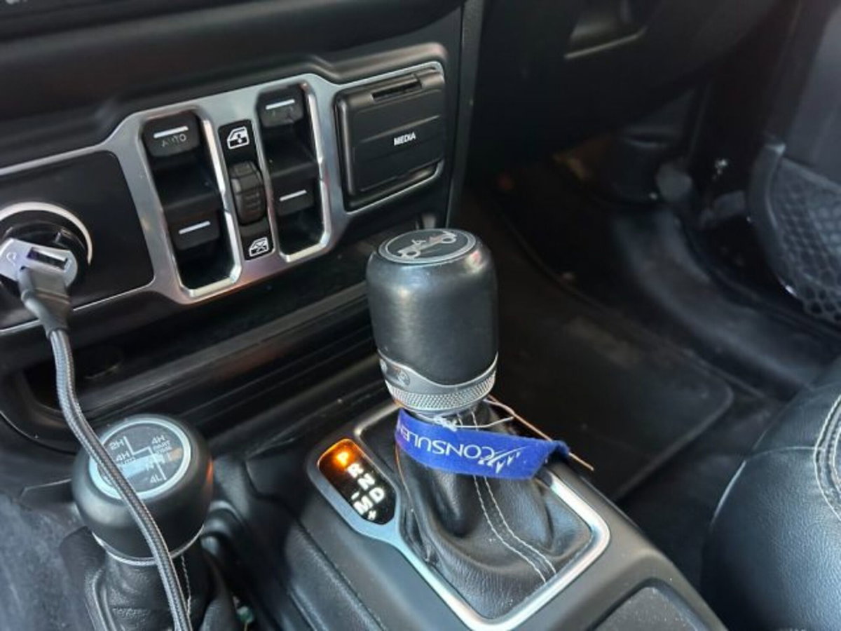 Jeep Wrangler Unlimited 2.2 Mjt II Sahara (7)