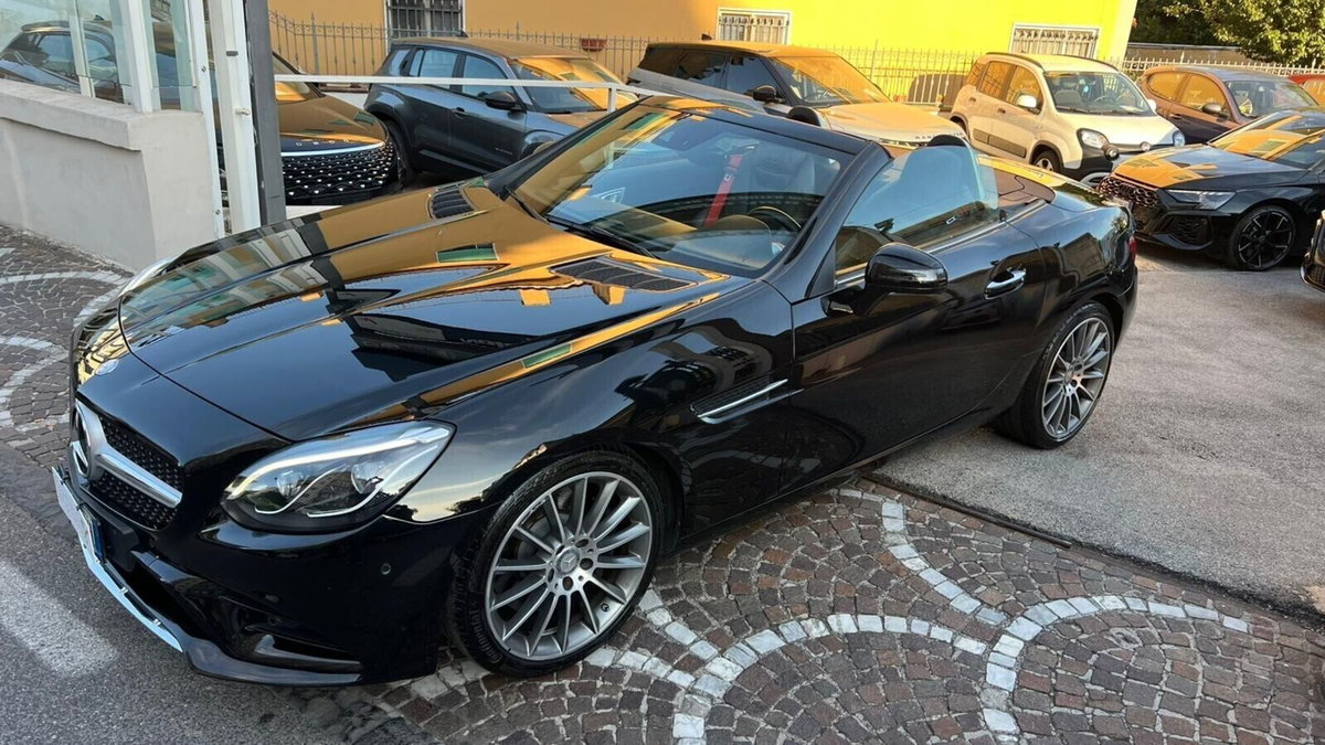 Mercedes-Benz SLC 200 AMG line