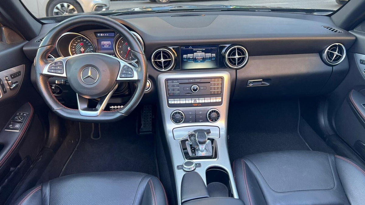 Mercedes-Benz SLC 200 AMG line (10)