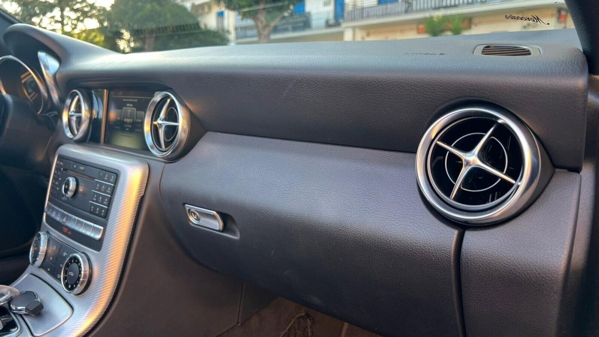 Mercedes-Benz SLC 200 AMG line (11)
