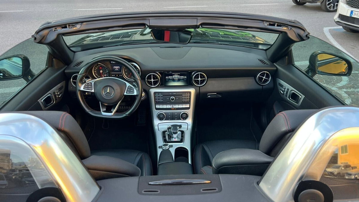 Mercedes-Benz SLC 200 AMG line (12)