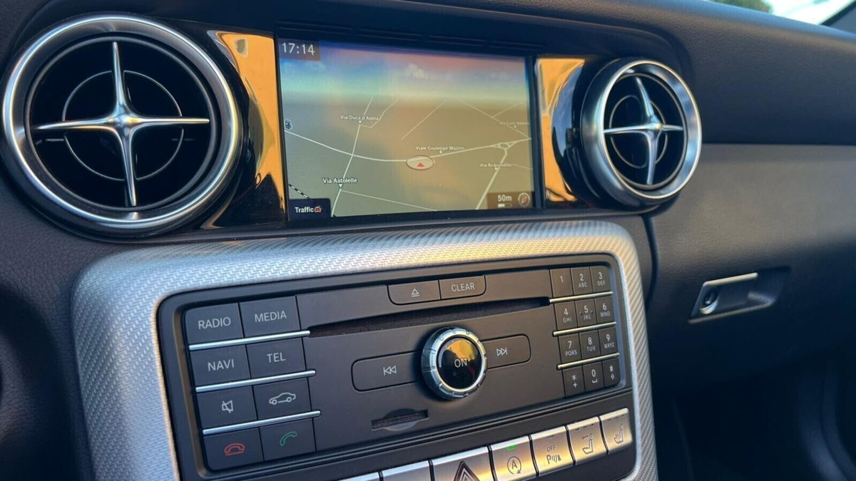 Mercedes-Benz SLC 200 AMG line (15)