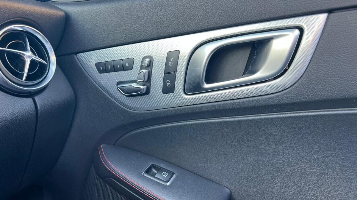 Mercedes-Benz SLC 200 AMG line (19)
