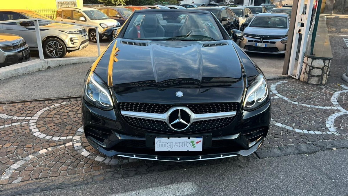 Mercedes-Benz SLC 200 AMG line (2)