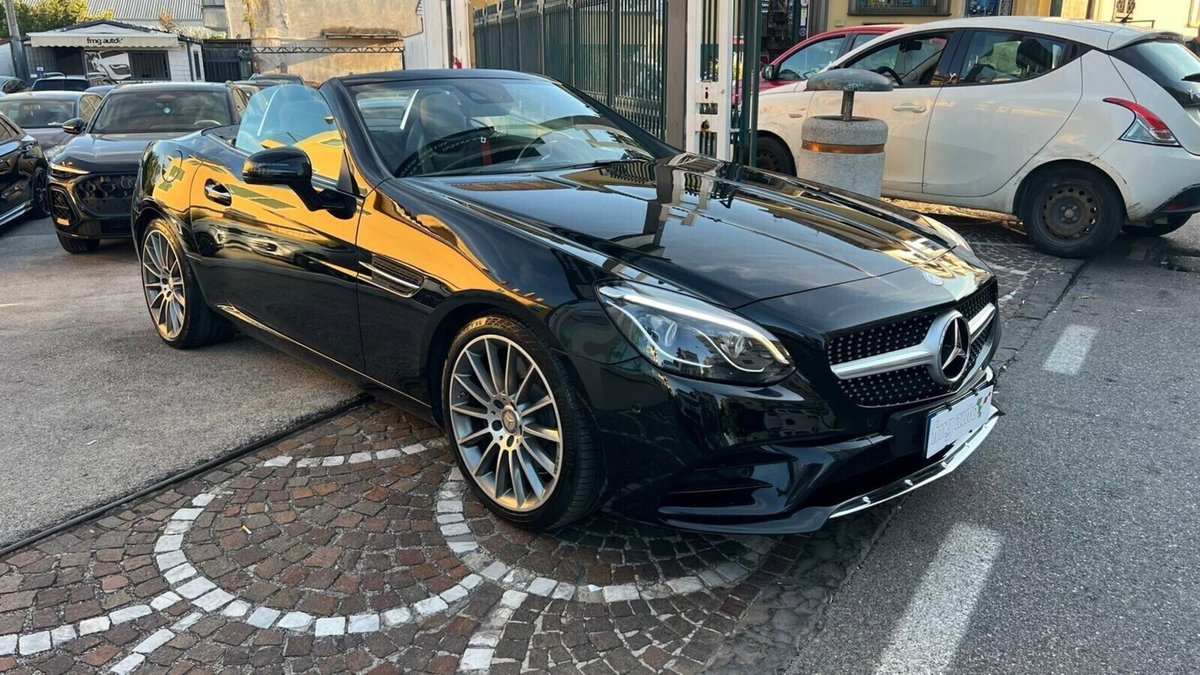 Mercedes-Benz SLC 200 AMG line (3)