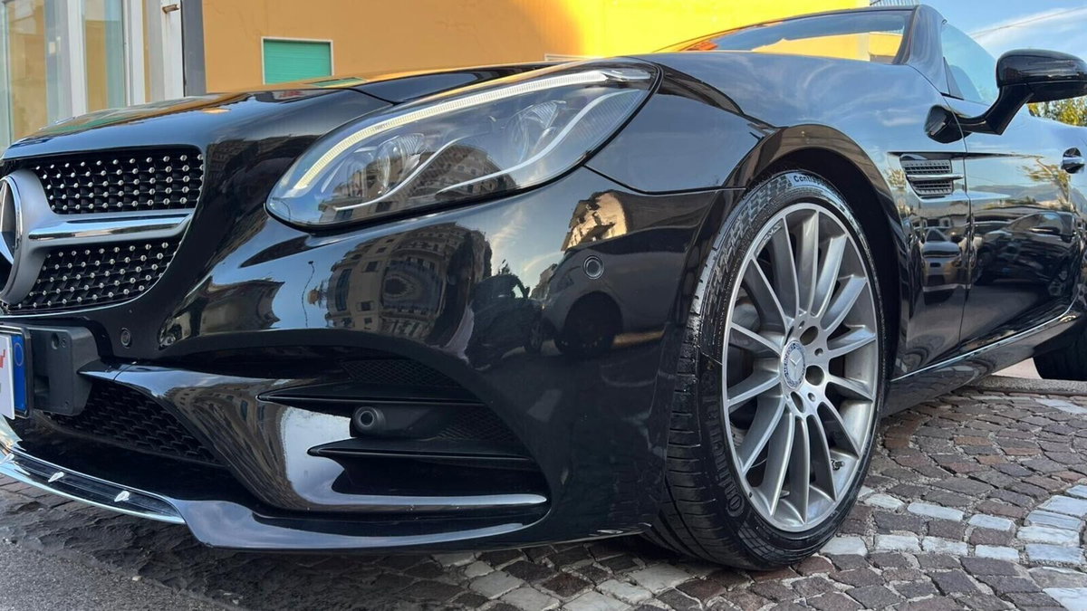 Mercedes-Benz SLC 200 AMG line (4)