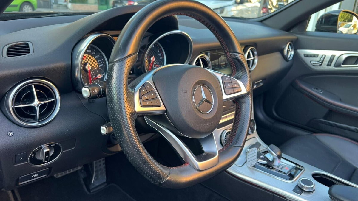 Mercedes-Benz SLC 200 AMG line (9)