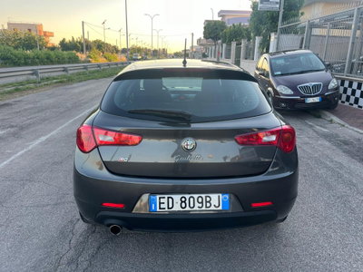 Alfa Romeo Giulietta 1.6 JTDm-2 Distinctive (6)