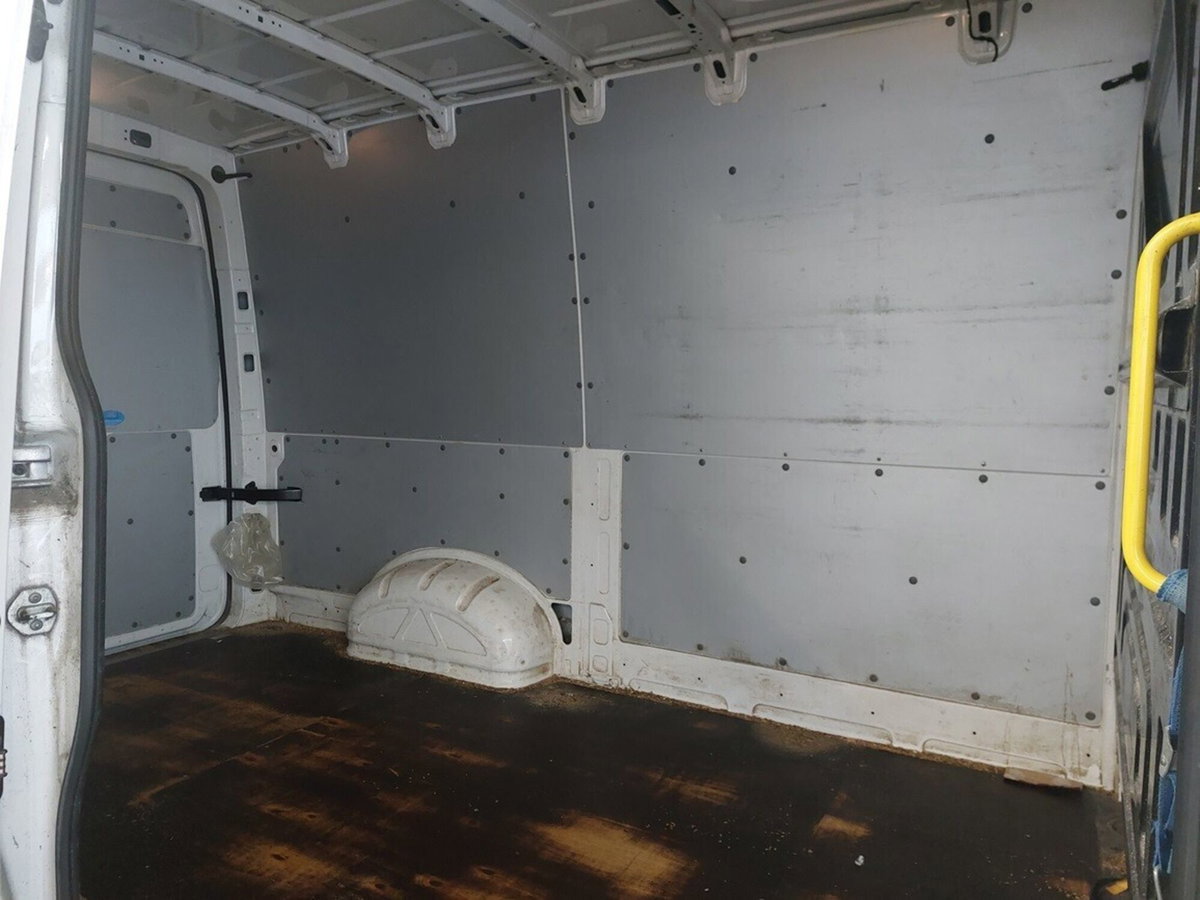 Volkswagen Veicoli Commerciali Crafter Furgone 35 2.0 tdi 140cv L3H2 (9)