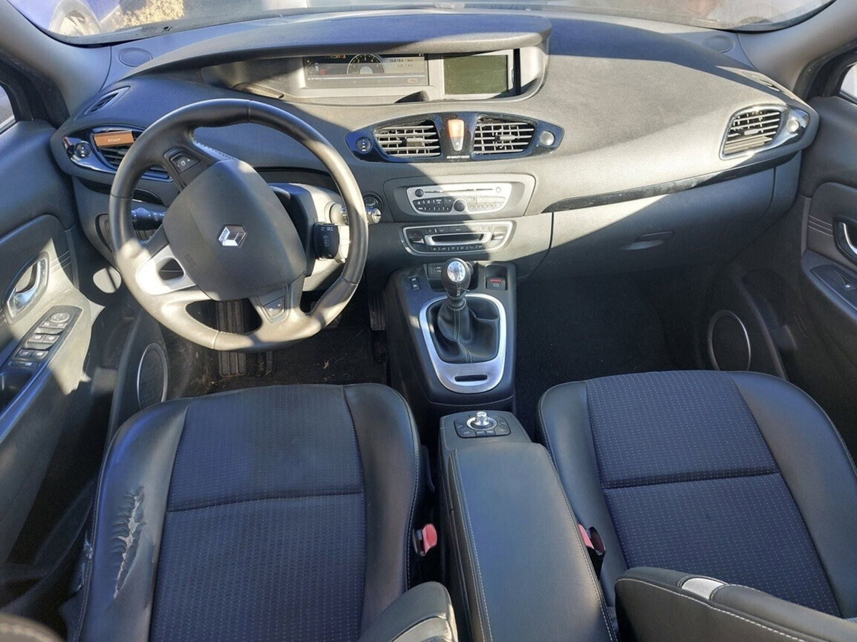 Renault Scenic E-Tech Electric 1.5 dCi 110CV Attractive (12)