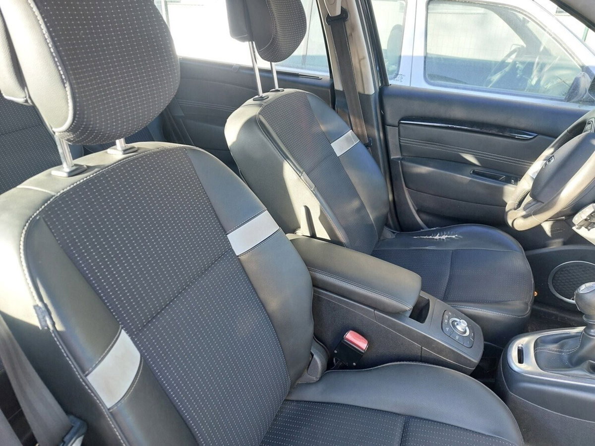 Renault Scenic E-Tech Electric 1.5 dCi 110CV Attractive (8)