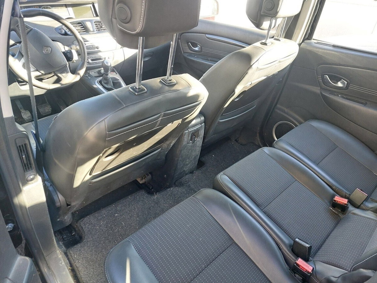 Renault Scenic E-Tech Electric 1.5 dCi 110CV Attractive (9)
