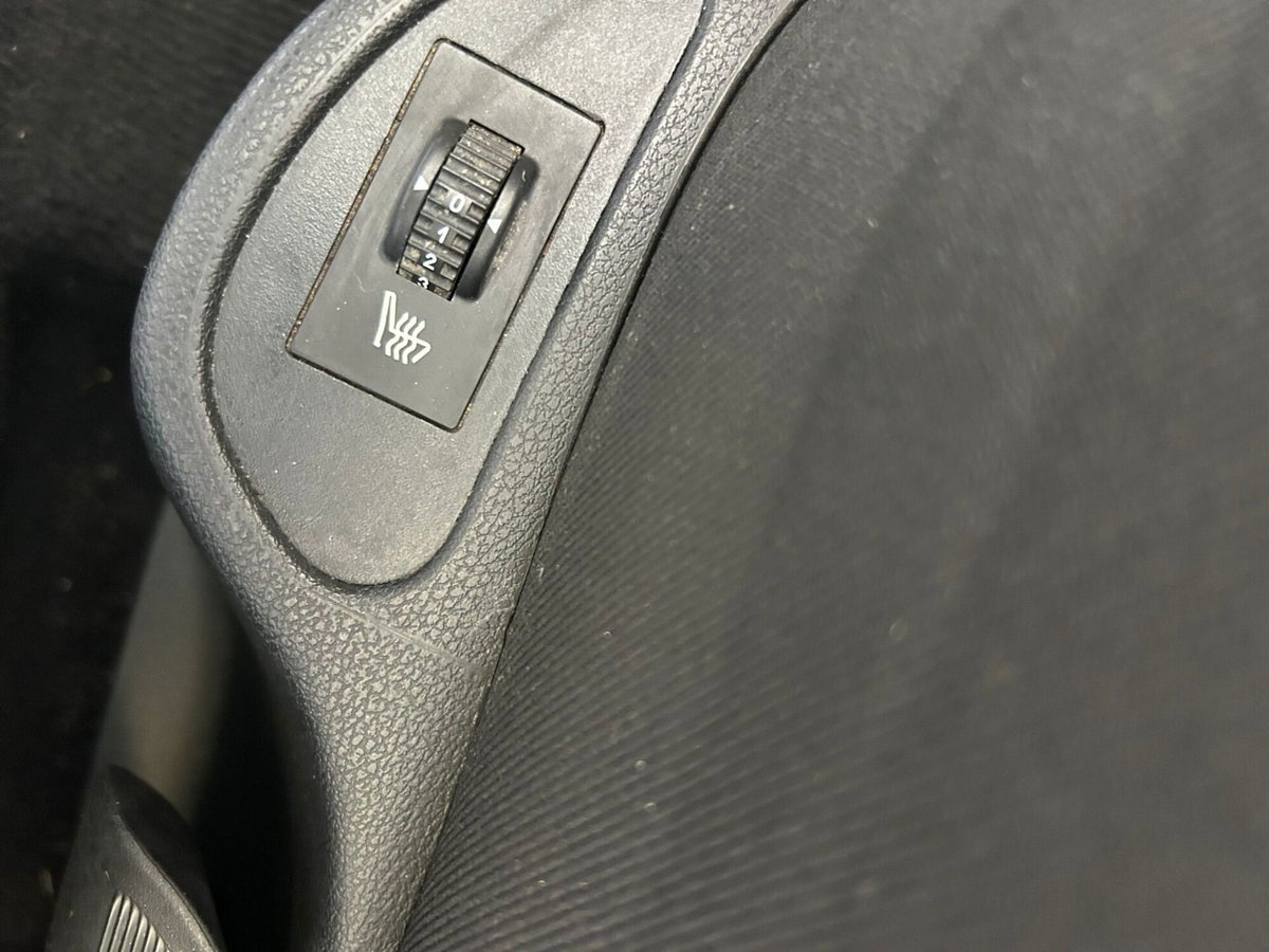 Peugeot 308 2.0 HDi 5p. Féline (11)