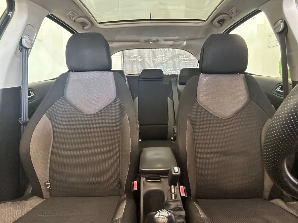 Peugeot 308 2.0 HDi 5p. Féline (12)