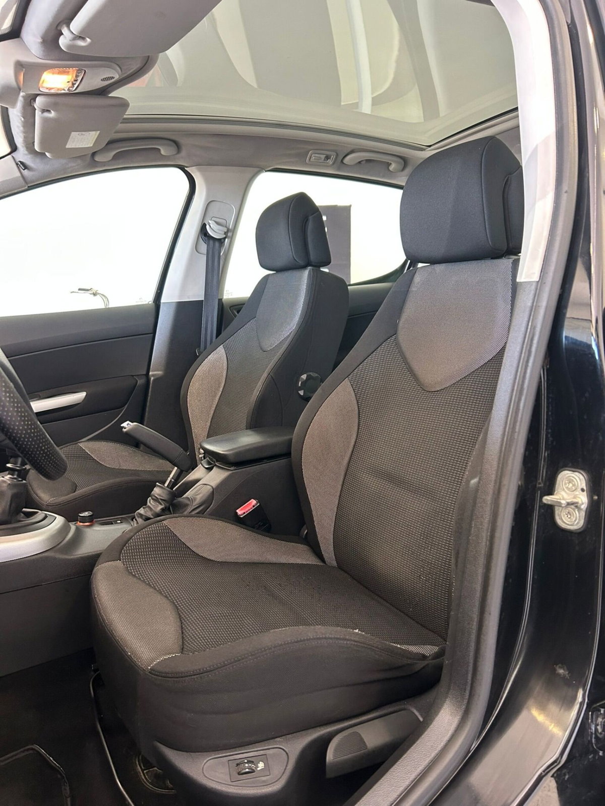 Peugeot 308 2.0 HDi 5p. Féline (15)