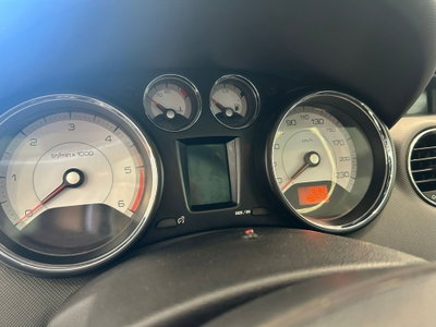 Peugeot 308 2.0 HDi 5p. Féline (16)