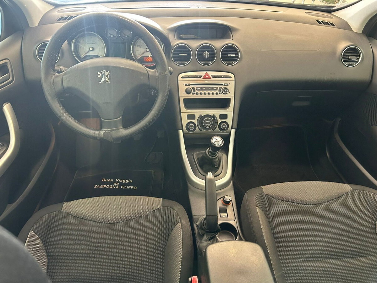 Peugeot 308 2.0 HDi 5p. Féline (17)