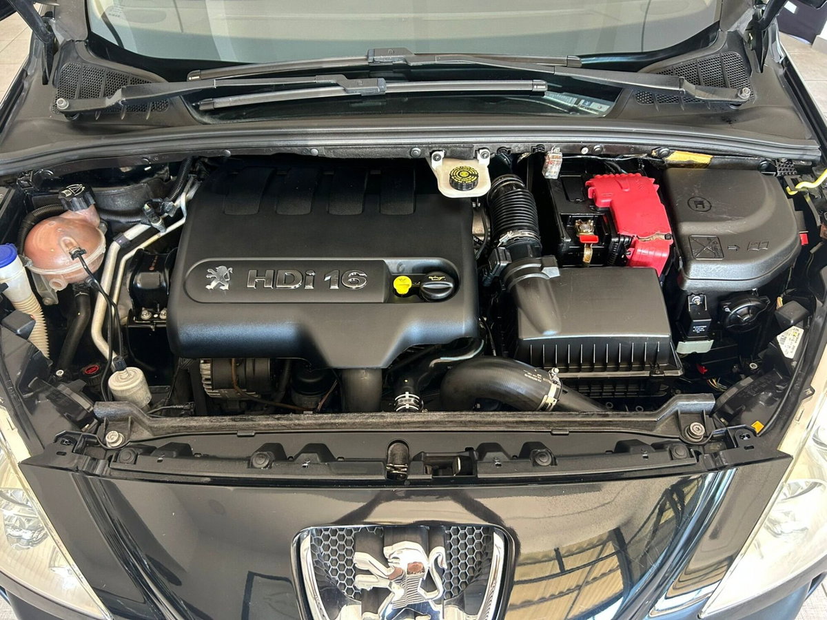 Peugeot 308 2.0 HDi 5p. Féline (7)