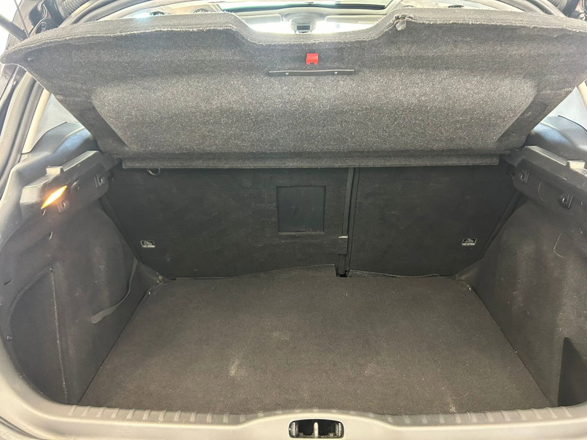 Peugeot 308 2.0 HDi 5p. Féline (8)