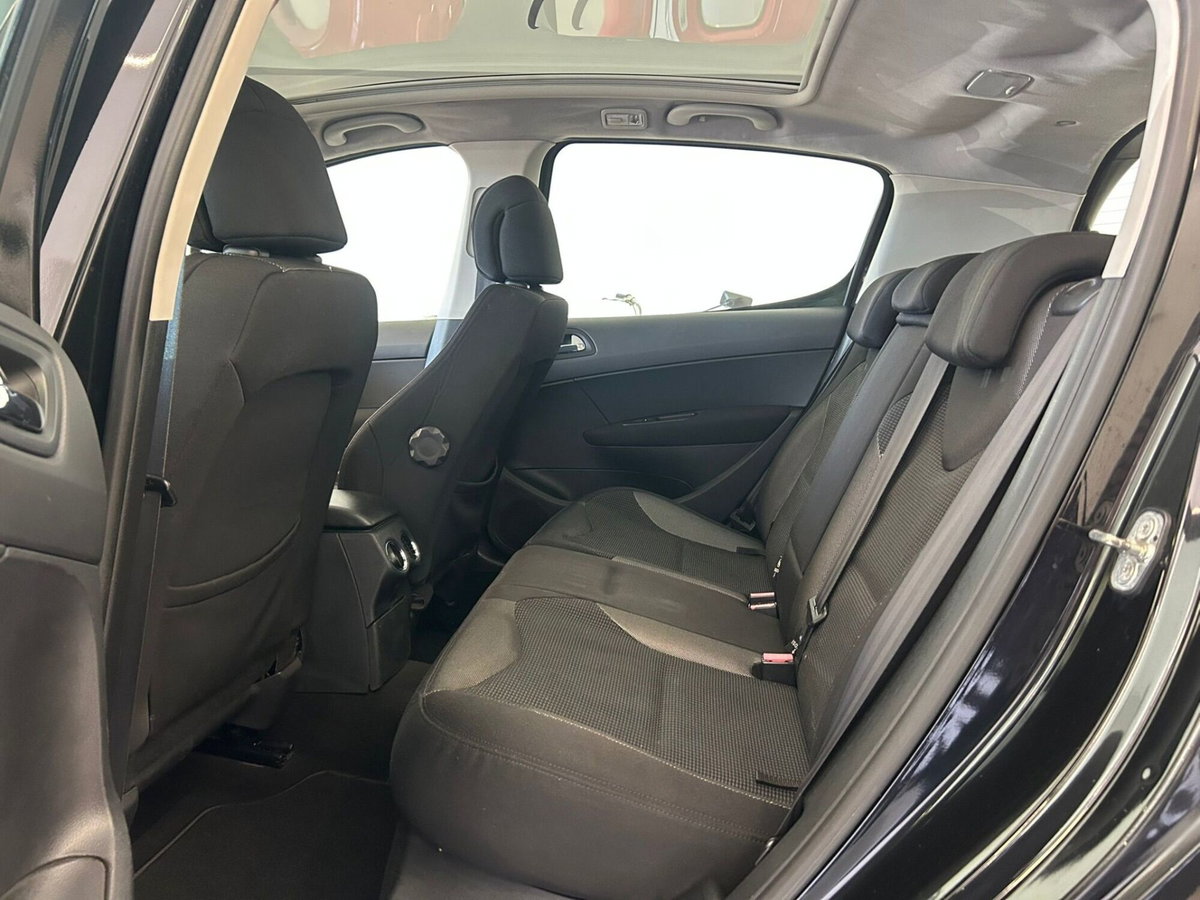 Peugeot 308 2.0 HDi 5p. Féline (9)