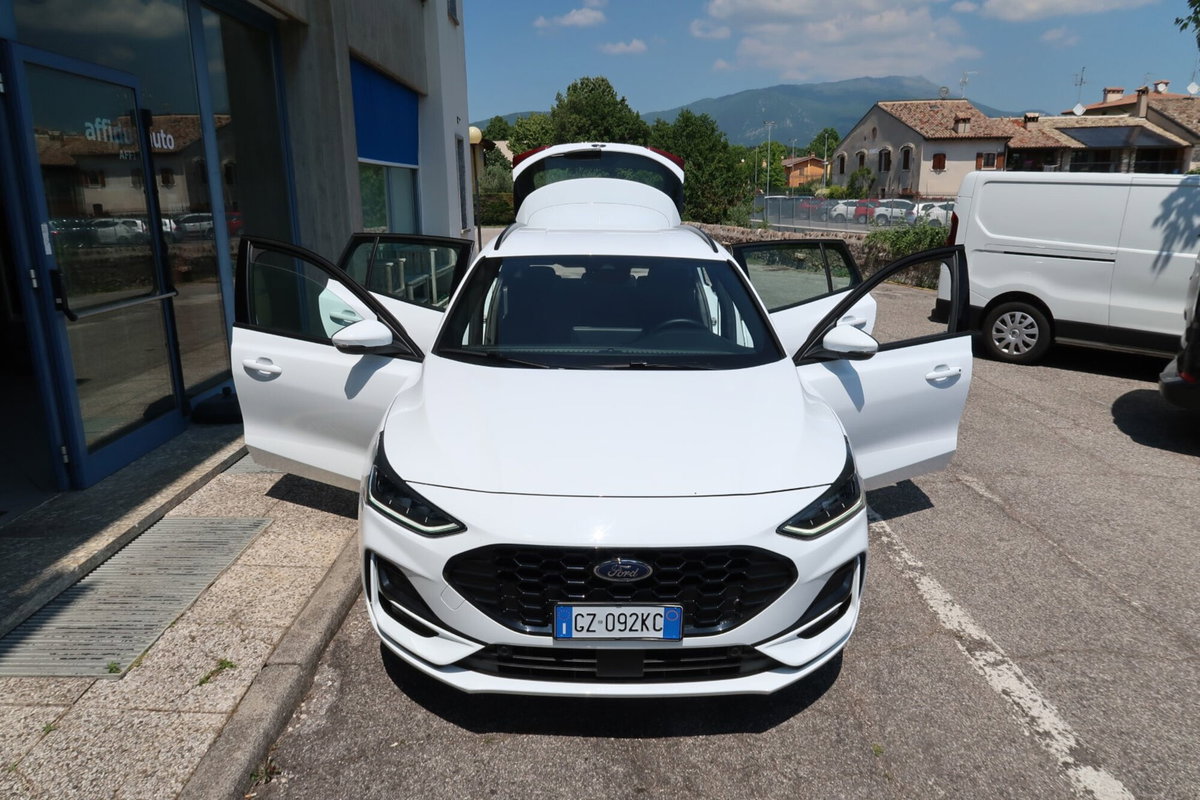 Ford Focus Station Wagon 1.0 EcoBoost Hybrid 125 CV SW ST-Line (12)