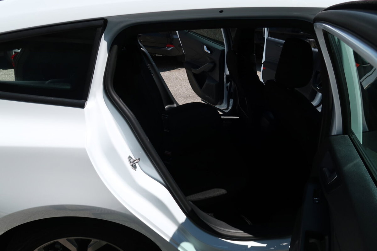 Ford Focus Station Wagon 1.0 EcoBoost Hybrid 125 CV SW ST-Line (13)