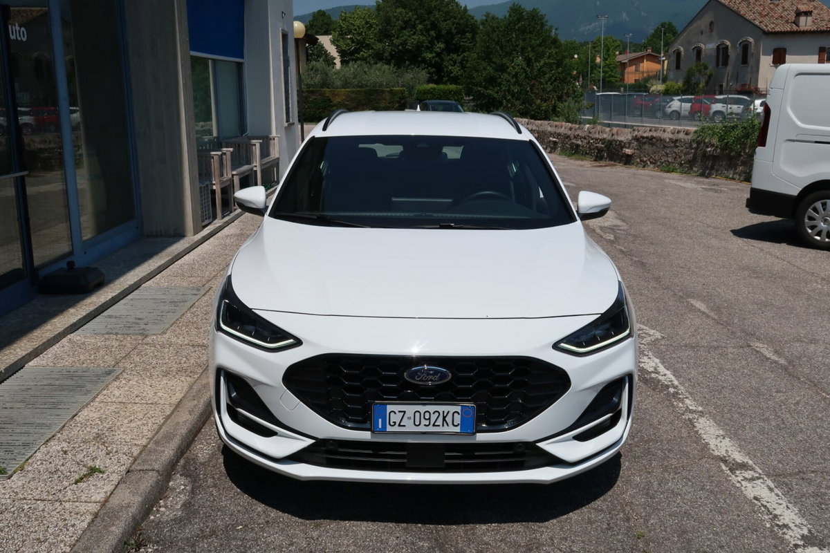 Ford Focus Station Wagon 1.0 EcoBoost Hybrid 125 CV SW ST-Line (2)
