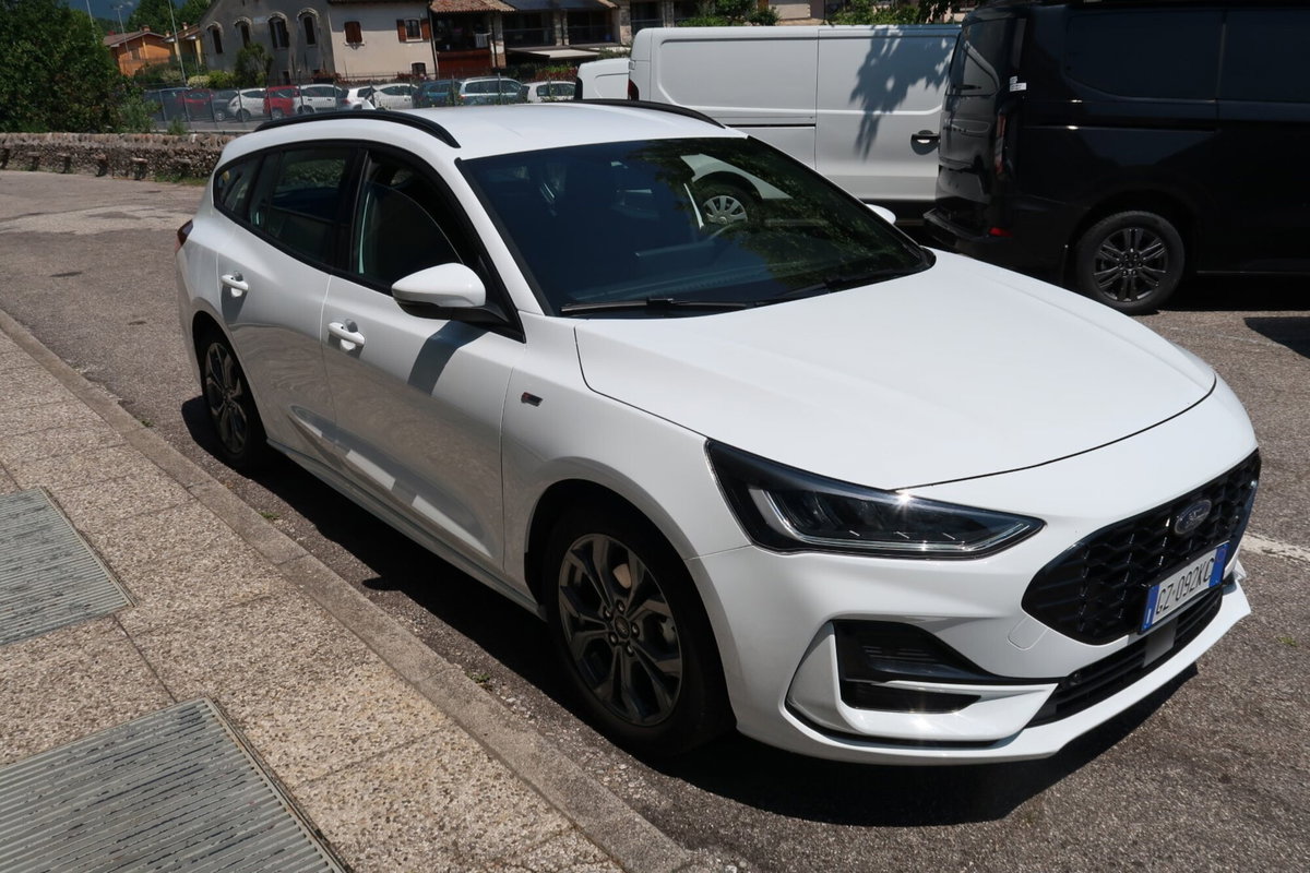 Ford Focus Station Wagon 1.0 EcoBoost Hybrid 125 CV SW ST-Line (3)