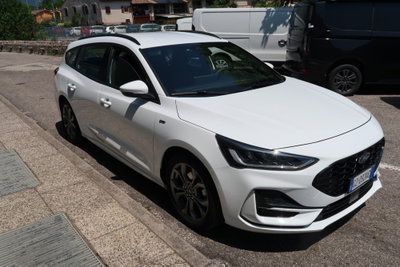 Ford Focus Station Wagon 1.0 EcoBoost Hybrid 125 CV SW ST-Line (3)