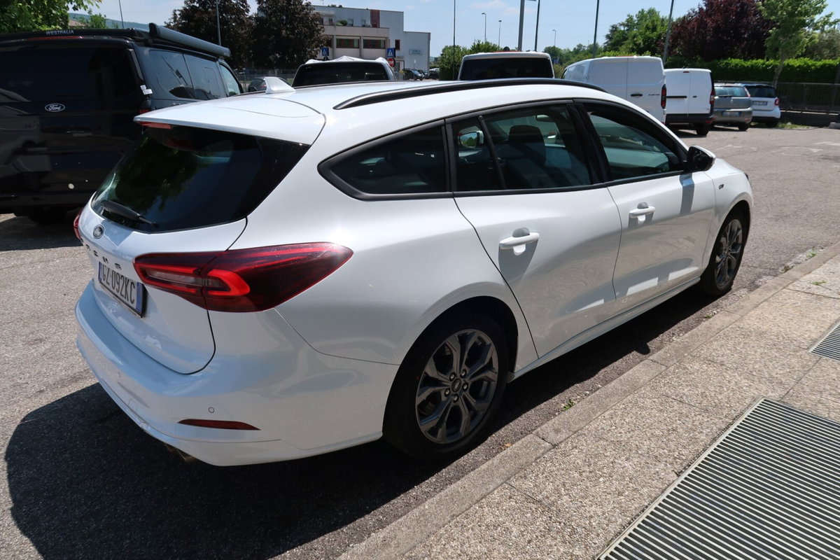 Ford Focus Station Wagon 1.0 EcoBoost Hybrid 125 CV SW ST-Line (5)