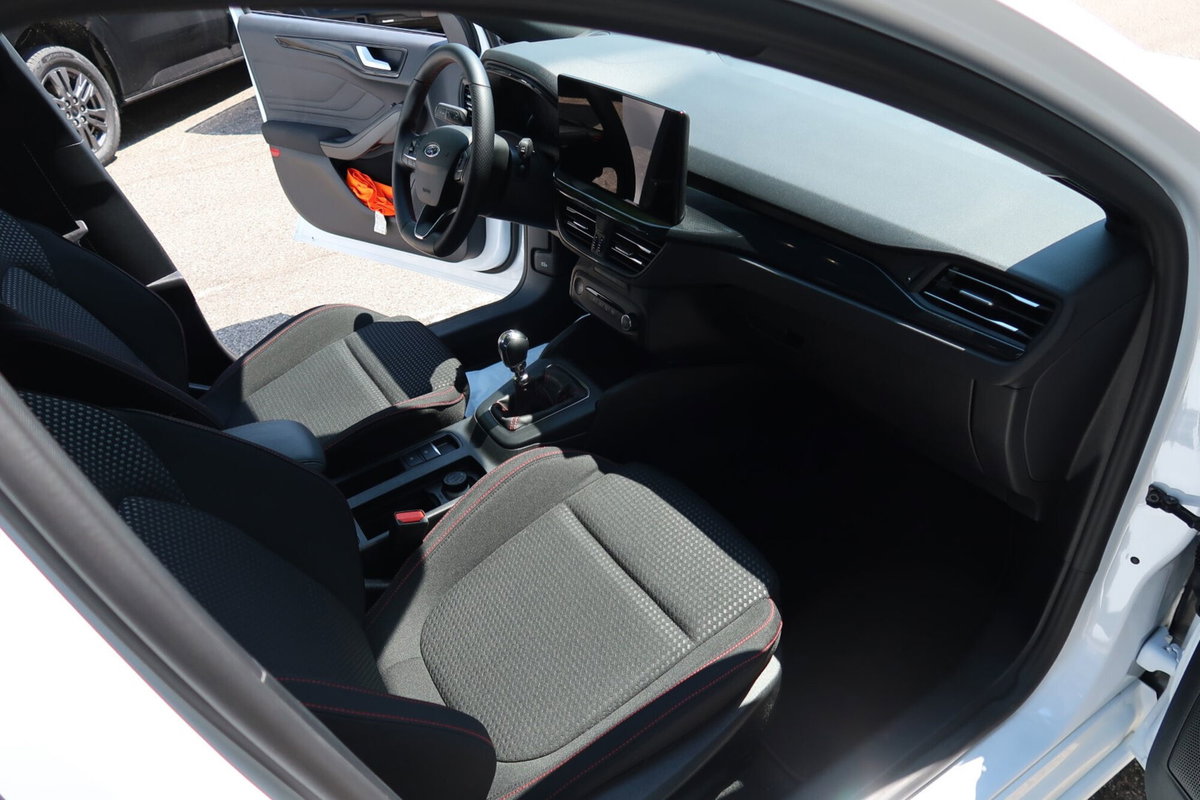 Ford Focus Station Wagon 1.0 EcoBoost Hybrid 125 CV SW ST-Line (9)