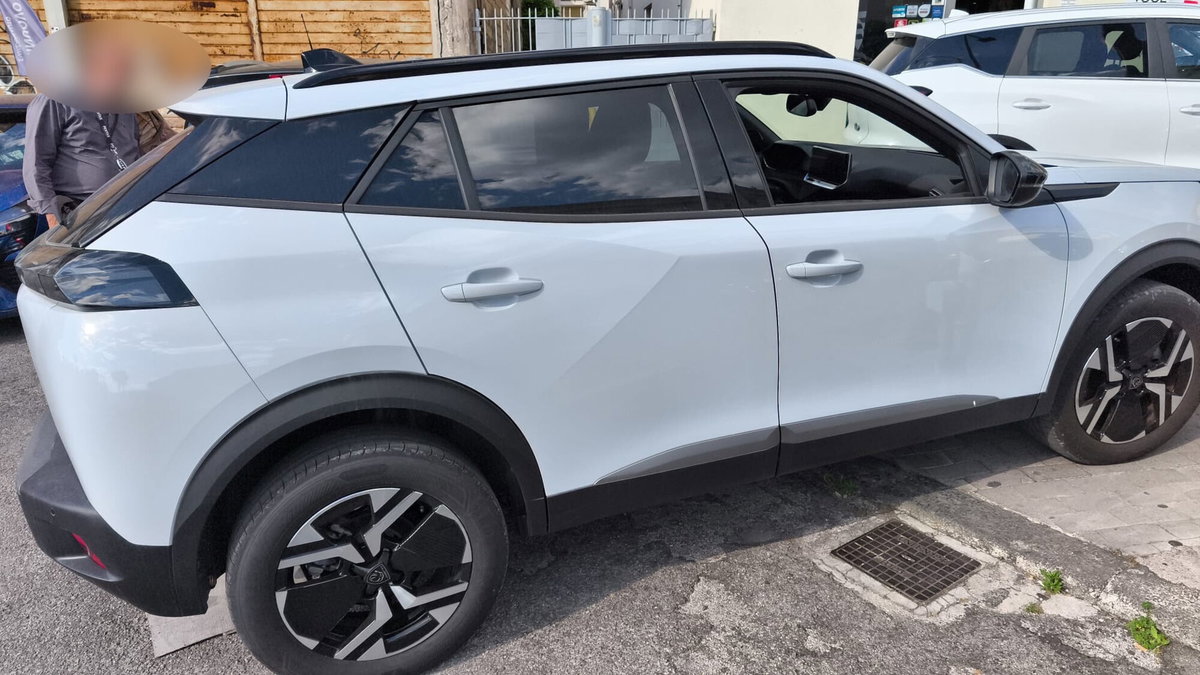 Peugeot 2008 1.2 puretech Allure s&s 100cv (2)