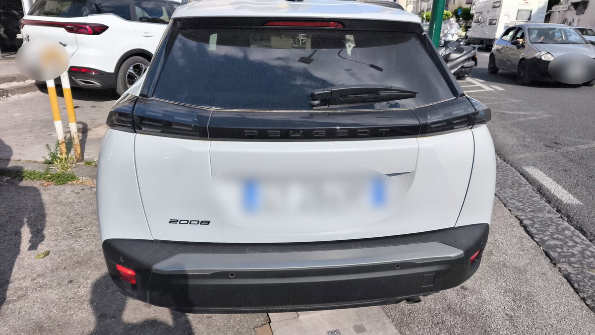 Peugeot 2008 1.2 puretech Allure s&s 100cv (3)