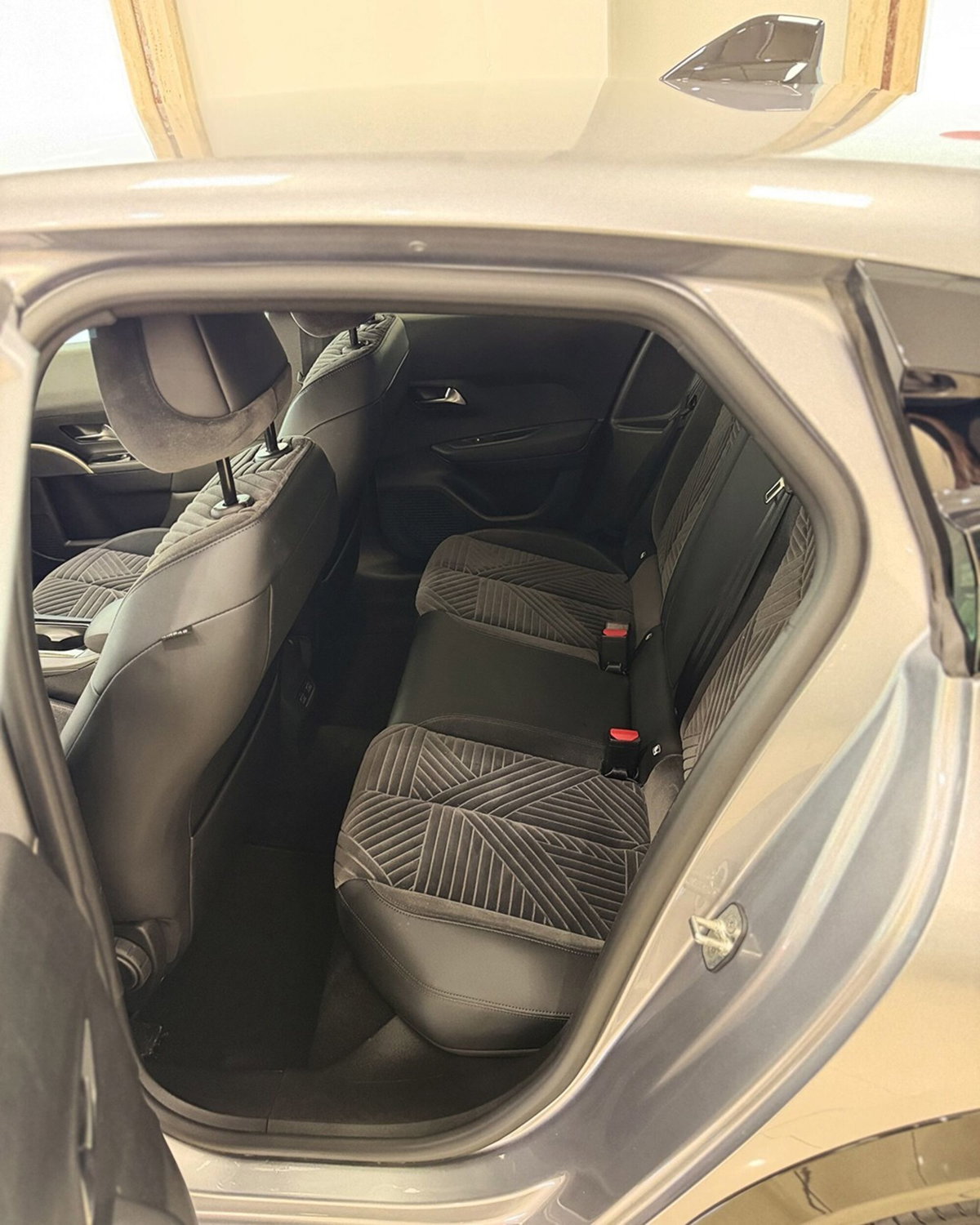Lancia Ypsilon 1.2 mhev Edizione Cassina e-dct (7)