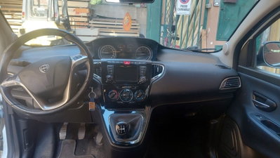 Lancia Ypsilon 0.9 TwinAir 85 CV 5 porte Metano Ecochic Gold (5)
