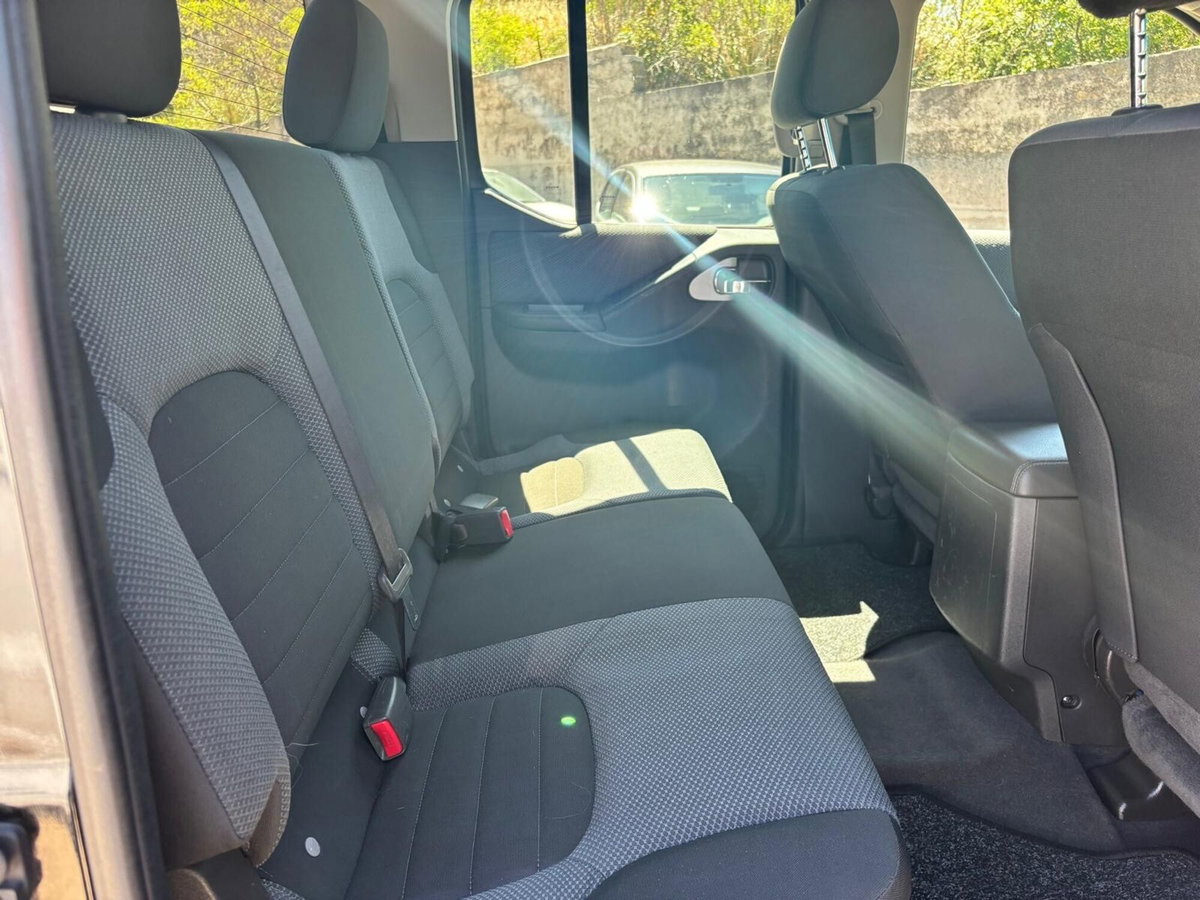 Nissan Navara 2.5 dCi 190CV 4 porte Double Cab LE (10)
