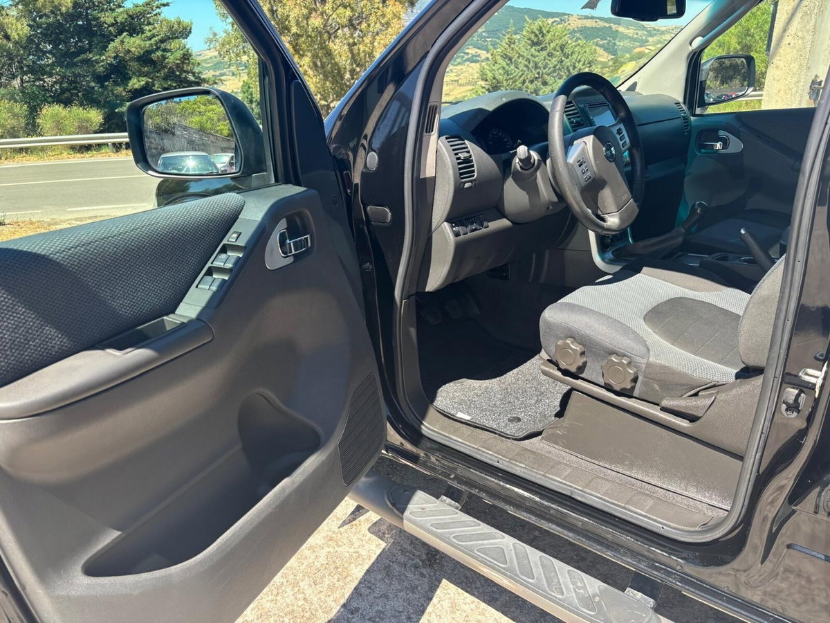 Nissan Navara 2.5 dCi 190CV 4 porte Double Cab LE (11)