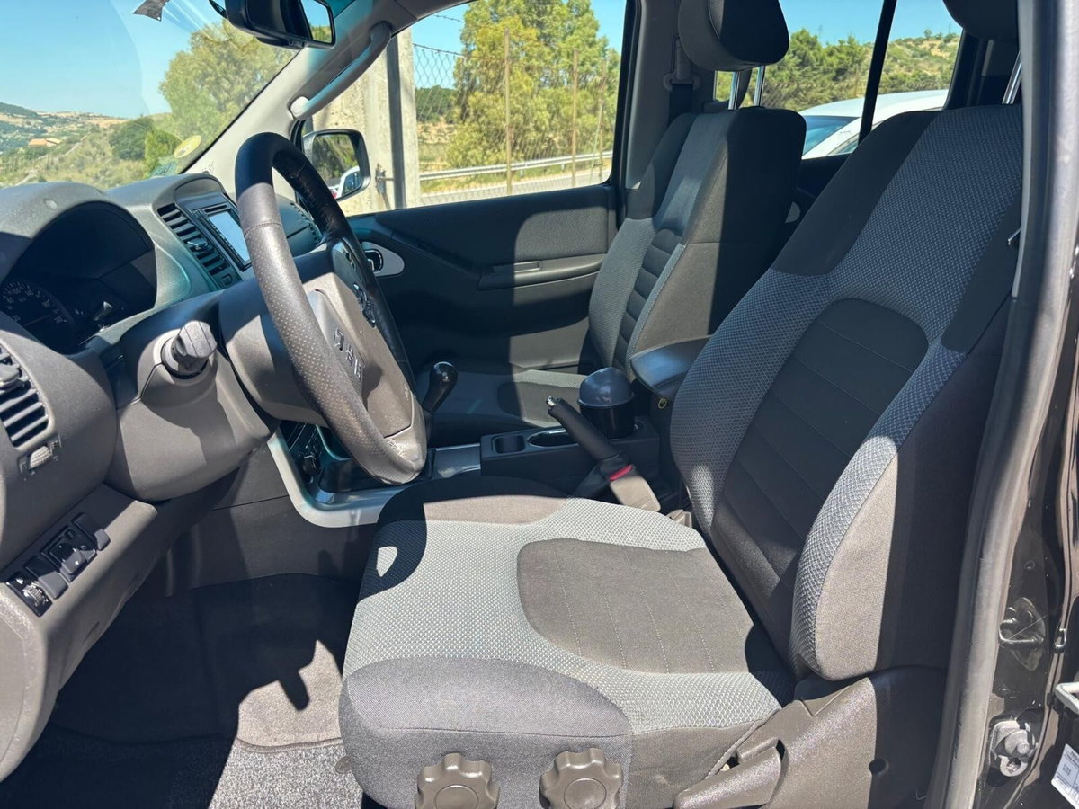 Nissan Navara 2.5 dCi 190CV 4 porte Double Cab LE (14)