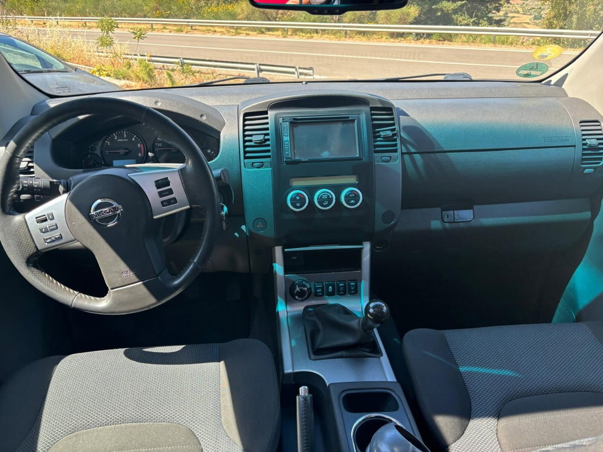 Nissan Navara 2.5 dCi 190CV 4 porte Double Cab LE (8)