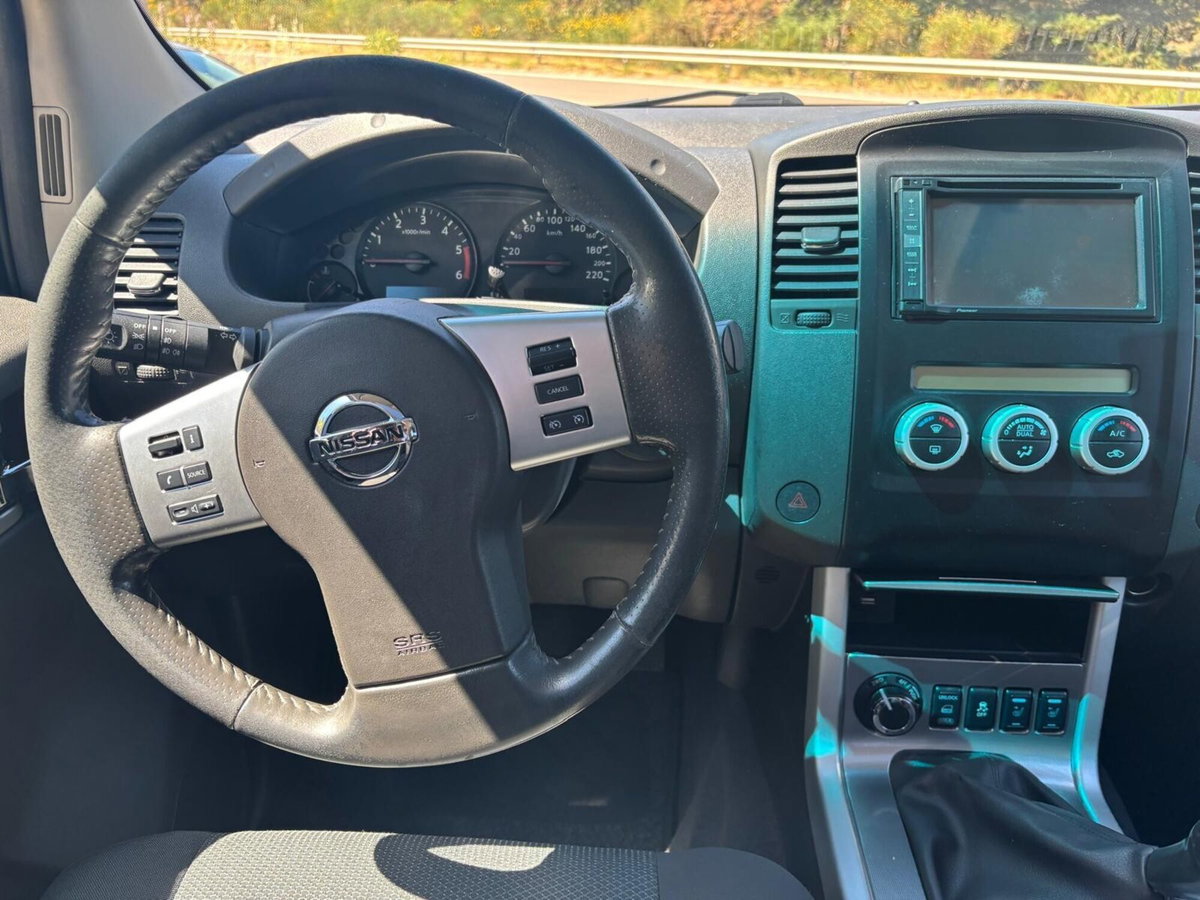 Nissan Navara 2.5 dCi 190CV 4 porte Double Cab LE (9)