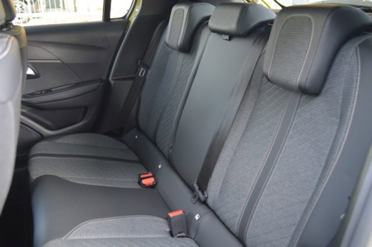 Peugeot 208 1.2 puretech Active s&s 100cv (9)
