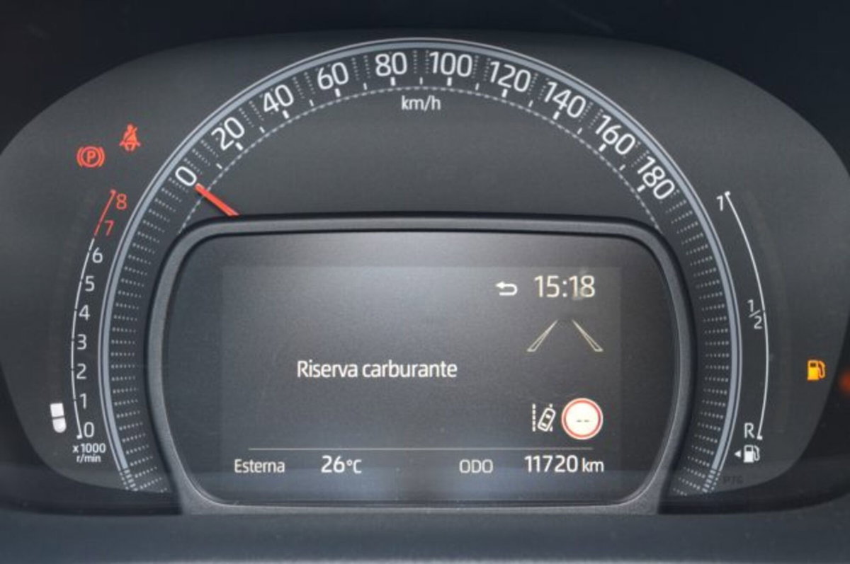 Toyota Aygo X 1.0 VVT-i 72 CV 5p. Undercover S-CVT (11)