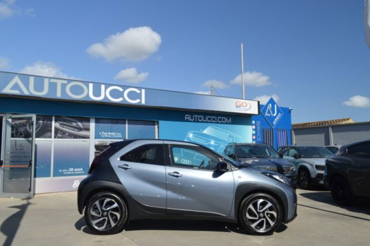 Toyota Aygo X 1.0 VVT-i 72 CV 5p. Undercover S-CVT (2)