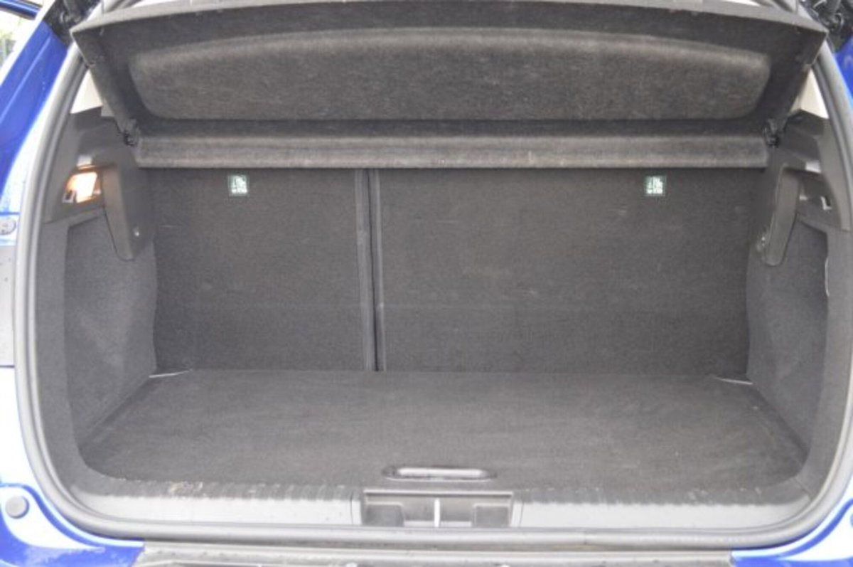 Renault Captur 1.0 tce Techno 90cv (18)