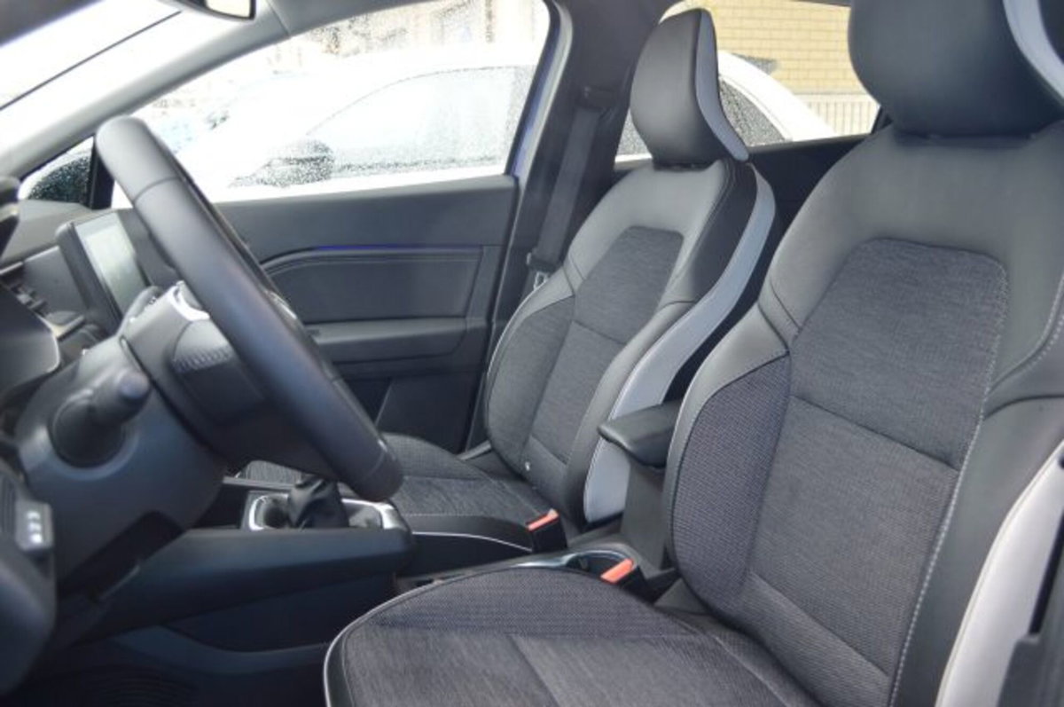 Renault Captur 1.0 tce Techno 90cv (8)