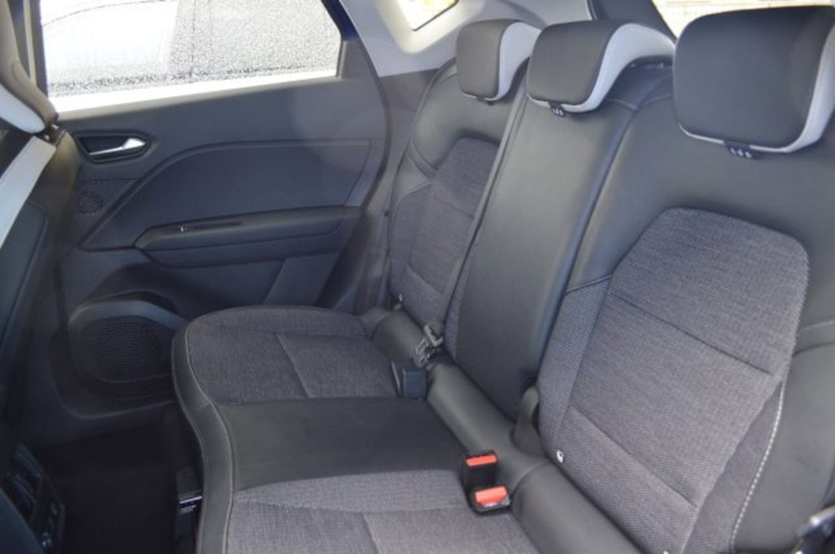 Renault Captur 1.0 tce Techno 90cv (9)