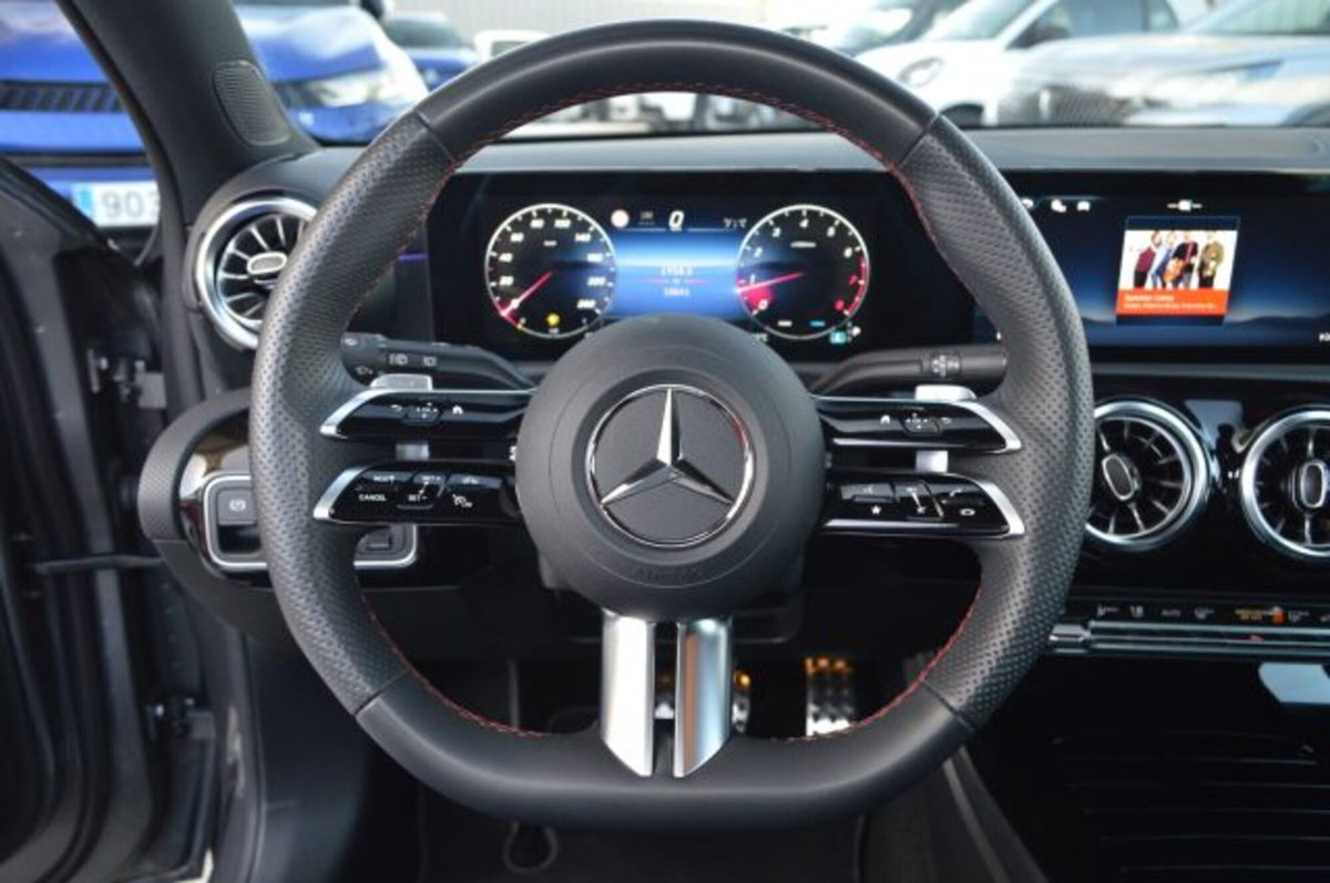 Mercedes-Benz Classe A Sedan 180 AMG Line Premium Plus auto (10)