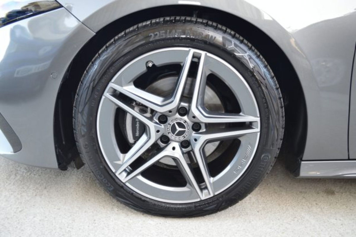 Mercedes-Benz Classe A Sedan 180 AMG Line Premium Plus auto (19)